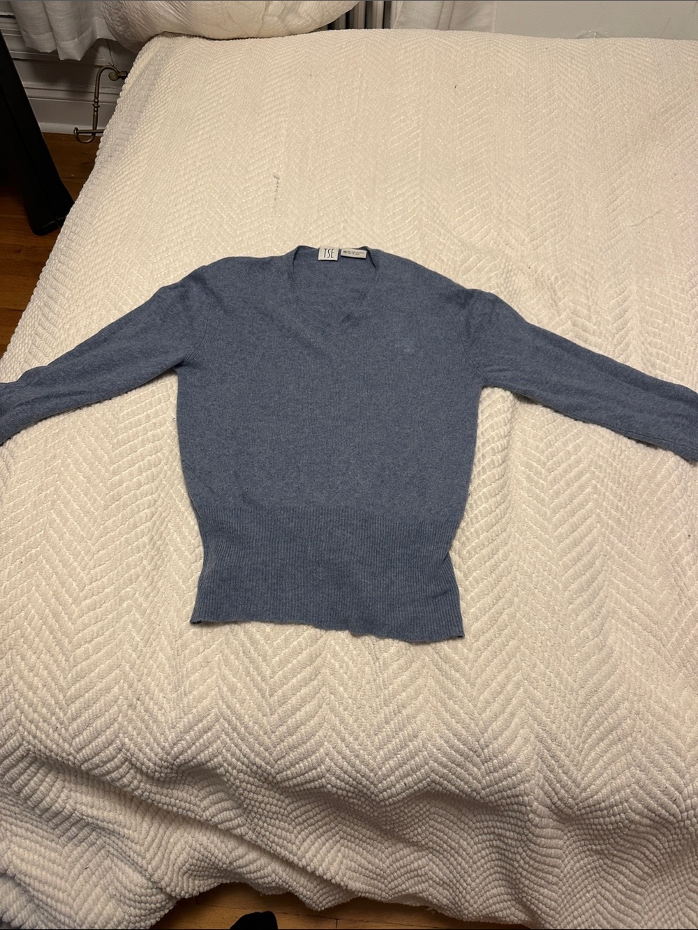 TSE Women's V-Neck Cashmere Sweater in Dusty Blue